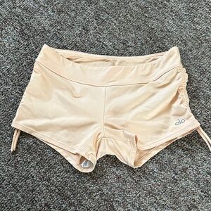 ALO Yoga Peach Women's Shorts